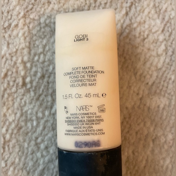NARS soft matte complete foundation - Picture 3 of 3